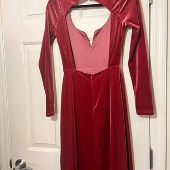 Going for Glamour Mauve Velvet Backless Long Sleeve Maxi Dress - Picture 5 of 6
